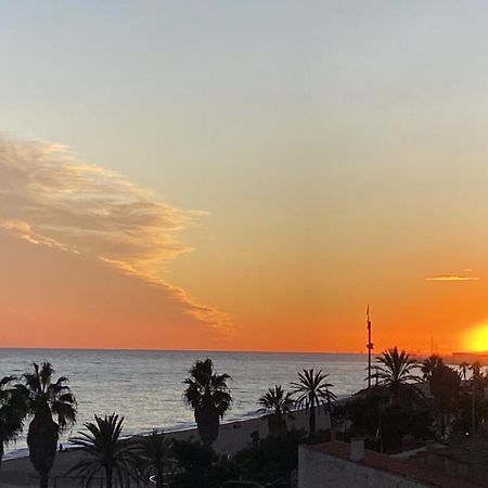 Apartamento Frente Al Mar Canet De Mar Exterior photo